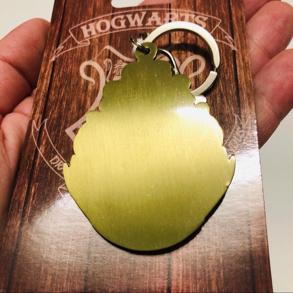Hogwarts Crest Keychain - Picture 4 of 4